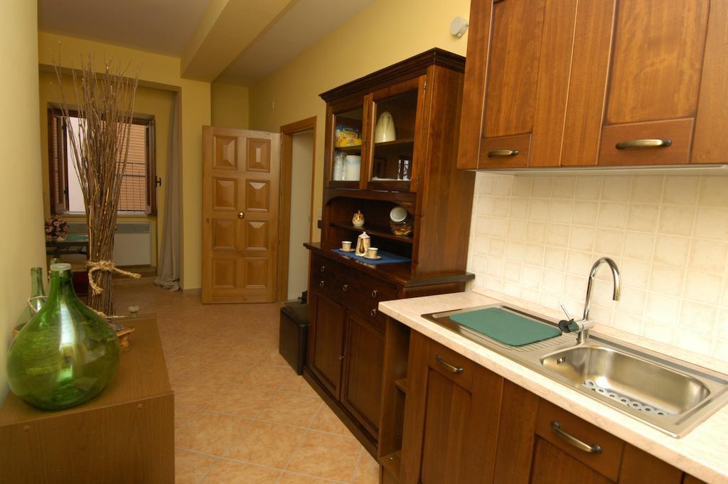 L'Antipapa Hotel Фонди Екстериор снимка