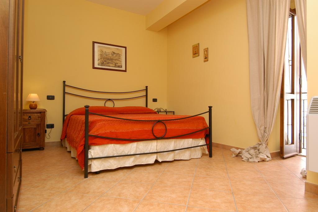 L'Antipapa Hotel Фонди Стая снимка